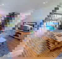 Loch Retreat 550m TO Town - Holiday Jervis Bay