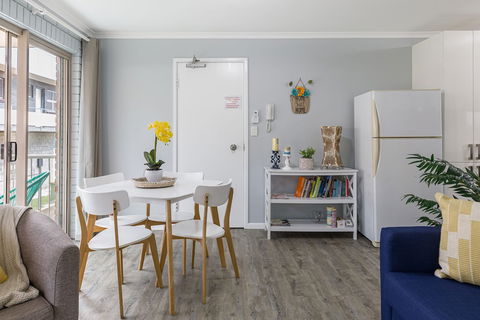 Family, Romance, Fun On Kings Beach - Holiday Jervis Bay 0