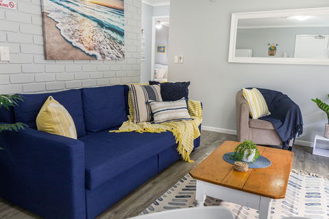 Family, Romance, Fun On Kings Beach - Holiday Jervis Bay 3