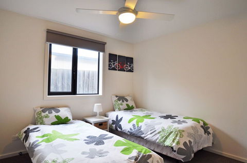 Luxe Townhouse 2 Inlet Side - Holiday Jervis Bay 6