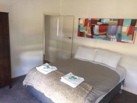 Costa Park Cottage Ena Armidale - Holiday Jervis Bay 1