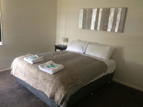 Costa Park Cottage Ena Armidale - Holiday Jervis Bay 3