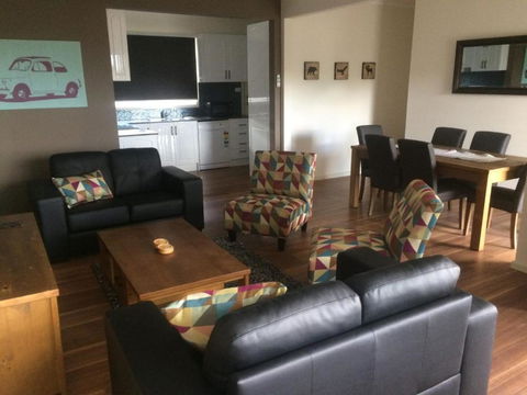 Costa Park Cottage Ena Armidale - Holiday Jervis Bay 6