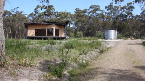 BAY Of FIRES ECO HUT Off Grid Experience At Binalong Bay - Holiday Jervis Bay 1