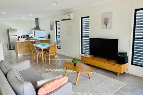 WHITSUNDAY Brand New Townhouse Close To Boardwalk - Holiday Jervis Bay 0