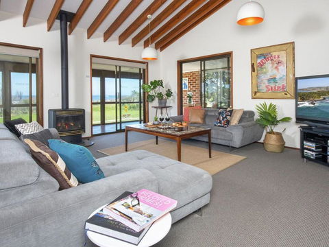 Beach House On Jones Beach Kiama Accommodation - Holiday Jervis Bay 4