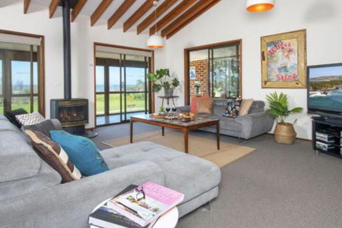 Beach House On Jones Beach Kiama Accommodation - Holiday Jervis Bay 0