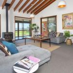 Beach House On Jones Beach Kiama Accommodation - Holiday Jervis Bay 1