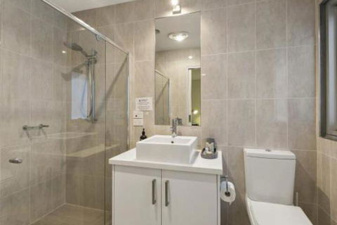 LOUTTIT BAY APARTMENT 1 Free Wifi Ocean Views & The Ultimate Location - Holiday Jervis Bay 2