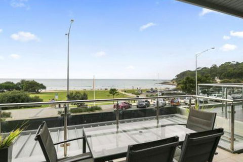 LOUTTIT BAY APARTMENT 1 Free Wifi Ocean Views & The Ultimate Location - Holiday Jervis Bay 5
