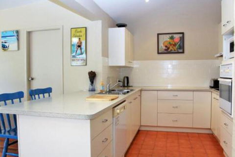 BEACHSIDE VILLA 2 - Holiday Jervis Bay 2