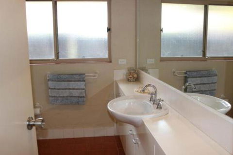 BEACHSIDE VILLA 2 - Holiday Jervis Bay 5