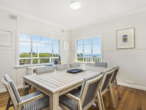 KIMBERLEY McCRAE - Holiday Jervis Bay 5