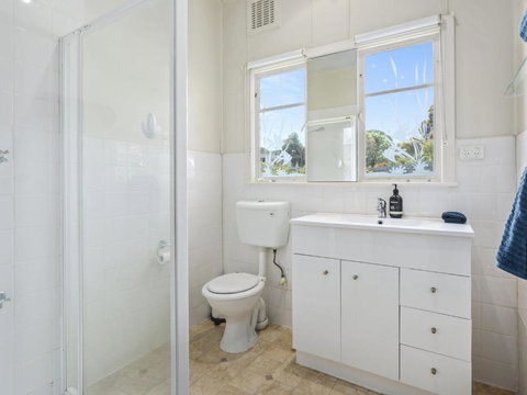 KIMBERLEY McCRAE - Holiday Jervis Bay 6