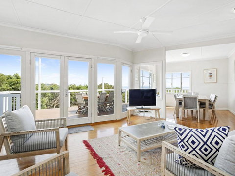 KIMBERLEY McCRAE - Holiday Jervis Bay 3