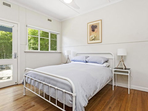 KIMBERLEY McCRAE - Holiday Jervis Bay 2