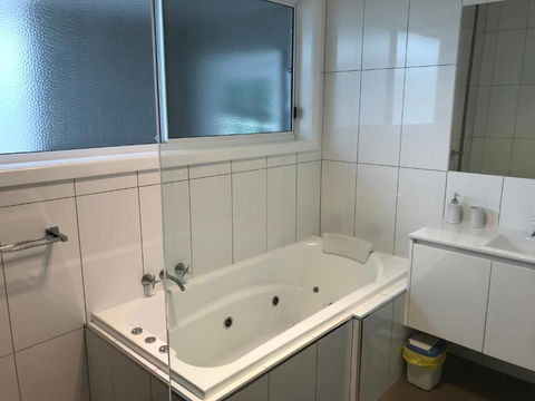 BEACHPOINT COTTAGE - Holiday Jervis Bay 1