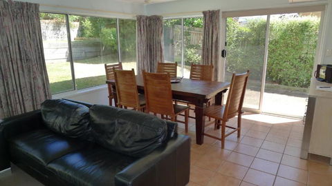 BEACHPOINT COTTAGE - Holiday Jervis Bay 3