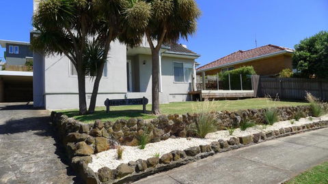 BEACHPOINT COTTAGE - Holiday Jervis Bay 2