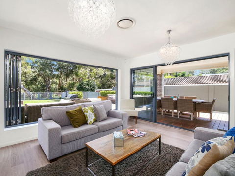Lakeside Luxury 13 Lake Street - Holiday Jervis Bay 2