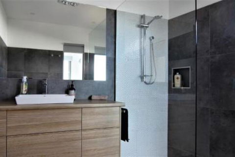 BEACHHOUSE BINALONG Luxury Waterfront Holiday House At Bay Of Fires - Holiday Jervis Bay 1