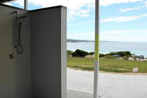BEACHHOUSE BINALONG Luxury Waterfront Holiday House At Bay Of Fires - Holiday Jervis Bay 0