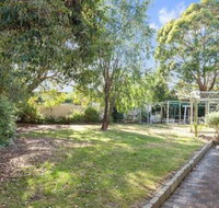 GUMS  ROSES Family home in the heart of town. - Holiday Jervis Bay