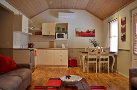 Autumn Affair Cottage 5 - Holiday Jervis Bay 2