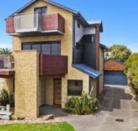 The Island Manor family seaside stay with views - Holiday Jervis Bay