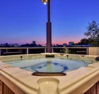 Darwin City Lights Jacuzzi - Holiday Jervis Bay