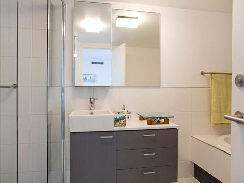 LORNE CHALET APARTMENT 10 Ask About Midweek Deals - Holiday Jervis Bay 2