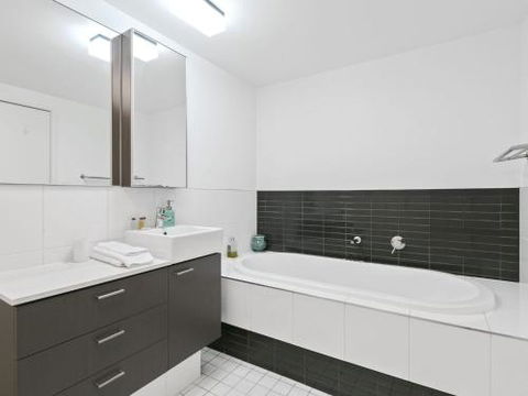 LORNE CHALET APARTMENT 36 Central Location - Holiday Jervis Bay 2
