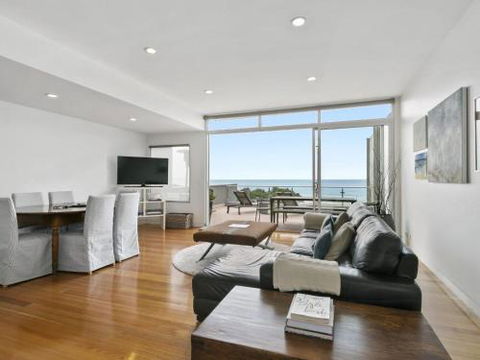 LOUTTIT BAY APARTMENT 2 Main Street With Wifi & Views - Holiday Jervis Bay 3
