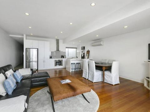 LOUTTIT BAY APARTMENT 2 Main Street With Wifi & Views - Holiday Jervis Bay 1