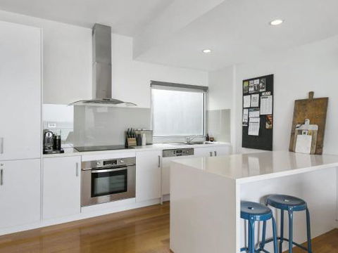 LOUTTIT BAY APARTMENT 2 Main Street With Wifi & Views - Holiday Jervis Bay 0
