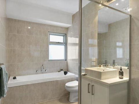 LOUTTIT BAY APARTMENT 2 Main Street With Wifi & Views - Holiday Jervis Bay 6