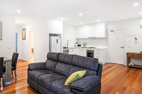 Woody Lifestyle One Bedroom Apartment - Holiday Jervis Bay 2