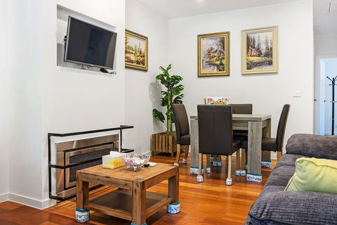 Woody Lifestyle One Bedroom Apartment - Holiday Jervis Bay 3