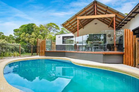11 Naiad Court Rainbow Shores Fantastic Family Retreat Swimming Pool 200m To Beach Free Wi Fi - Holiday Jervis Bay 1