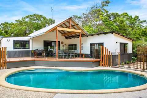 11 Naiad Court Rainbow Shores Fantastic Family Retreat Swimming Pool 200m To Beach Free Wi Fi - Holiday Jervis Bay 0