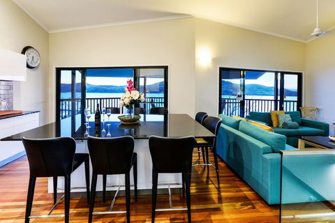 Casuarina Cove 16 Ocean View Deluxe Refurbished 3 Bedroom House Near Marina With Golf Buggy - Holiday Jervis Bay 3