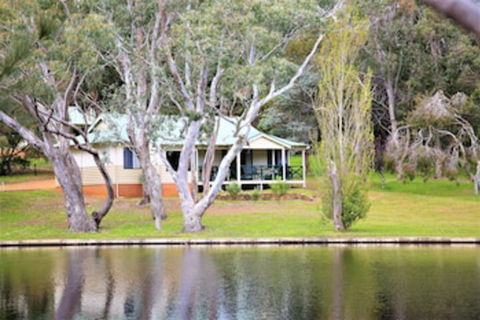 Bushy Lake Chalets - Holiday Jervis Bay 0