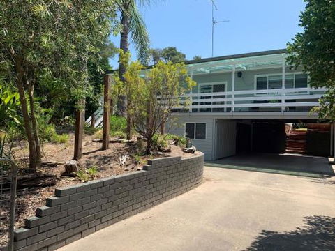 DRIFTAWAY ACROSS FROM SURF BEACH - Holiday Jervis Bay 0