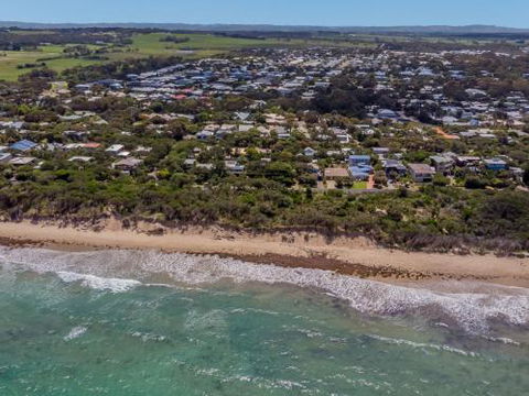 DRIFTAWAY ACROSS FROM SURF BEACH - Holiday Jervis Bay 4