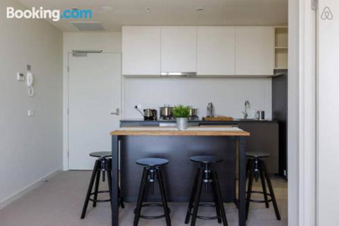 A Cozy CBD Suite With Spectacular City Views - Holiday Jervis Bay 5