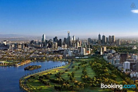 A Cozy CBD Suite With Spectacular City Views - Holiday Jervis Bay 4
