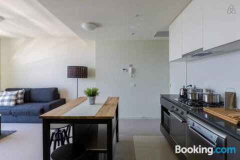 A Cozy CBD Suite With Spectacular City Views - Holiday Jervis Bay 0