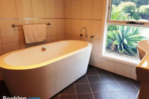 The Old Picnic Ground At Ironstone B & B - Holiday Jervis Bay 1