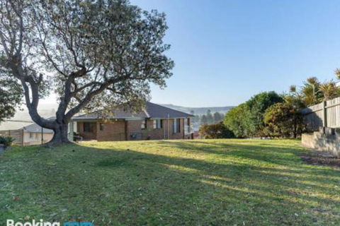 QUARTERDECK Gerringong 4pm Check Out Sundays - Holiday Jervis Bay 5