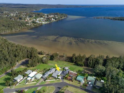 VINCES LANDING OLD EROWAL BAY 4pm Check Out Sundays - Holiday Jervis Bay 0